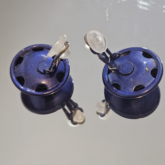 Vintage Classic Circle Clip On Earrings - Picture 3 of 5